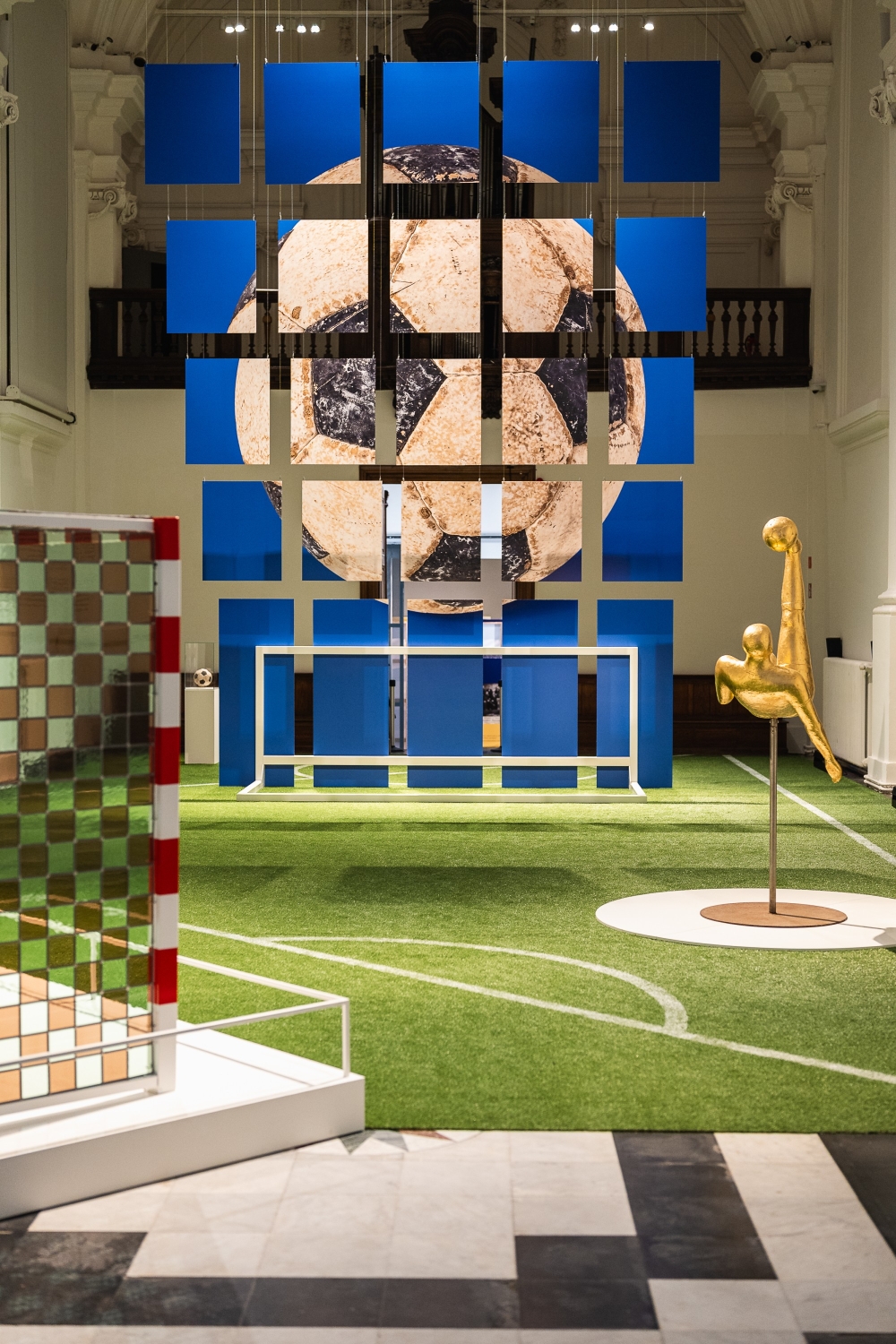 Offside - football in the city